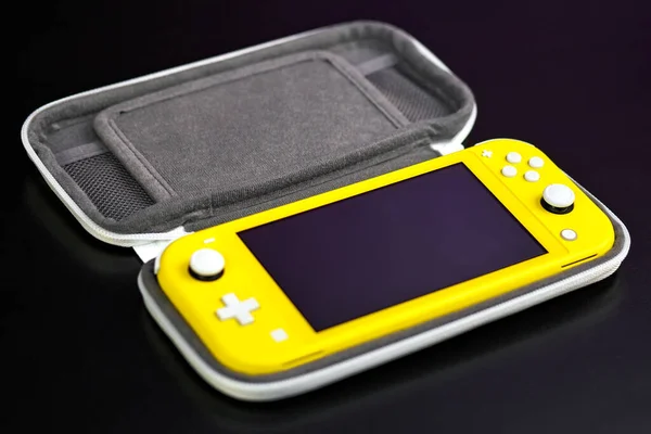 MOSCOW, RUSSIA - Oktober 08, 2019: Nintendo Switch Lite adalah Ninte — Stok Foto