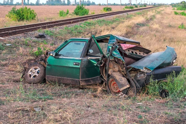 The car had an accident at a railway crossing. Passenger car col — Stock Photo, Image