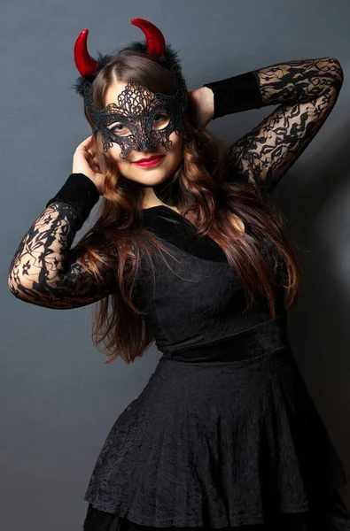 Сексуальная женщина в карнавальной маске. Секрет. Мода. Венецианская плотоядия — стоковое фото