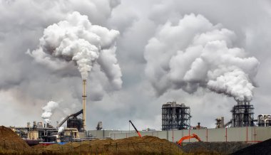 Atmosferik hava kirliliği endüstriyel duman şimdi. Çelik borular
