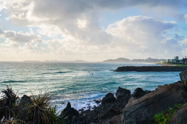 Stunning View Pacific Ocean Surfers Catching Waves Tallebudgera Creek Visible — Stock Photo, Image