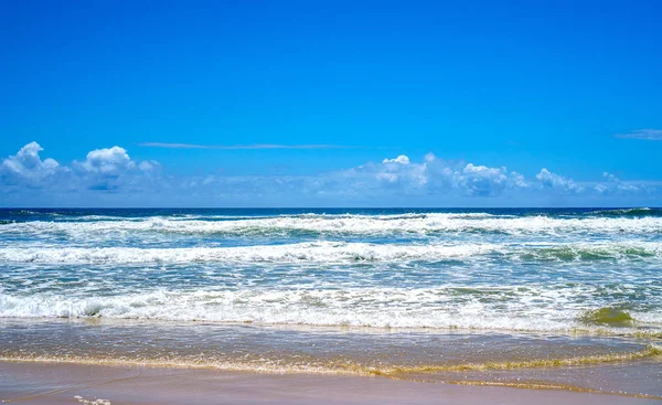 Bela Ampla Vista Panorâmica Das Ondas Oceano Rolando Direção Praia — Fotografia de Stock