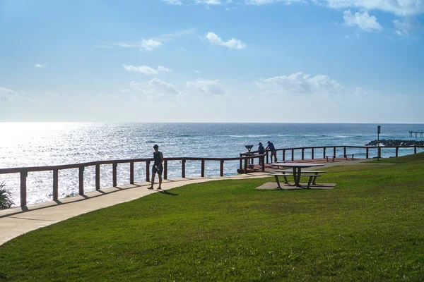 Gold Coast Queensland Australia January 2019 Άνθρωποι Περπατούν Κατά Μήκος — Φωτογραφία Αρχείου