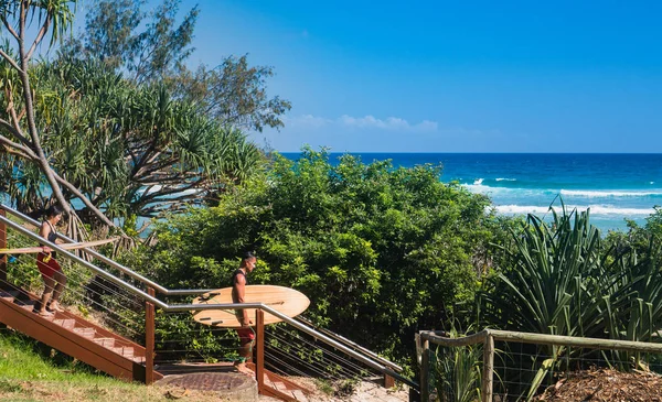 Gold Coast Queensland Austrália Janeiro 2019 Surfistas Caminhando Pela Praia — Fotografia de Stock
