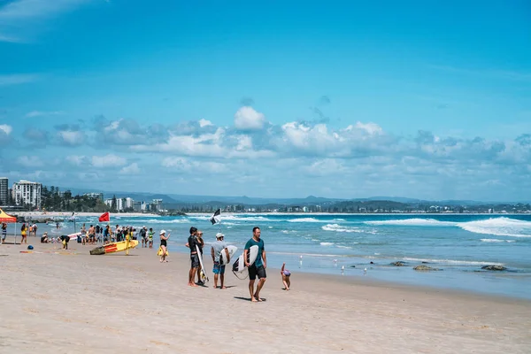 Costa Oro Queensland Australia Enero 2019 Surfista Caminando Por Playa — Foto de Stock