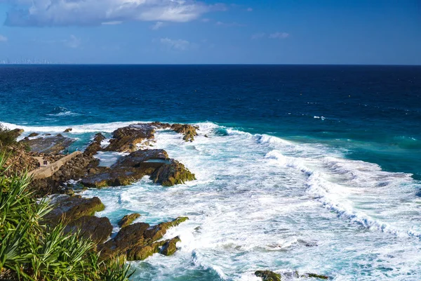 Krásná Krajina Pohled Surfování Vlny Narážející Pláž Snapper Rocks Coolangatta — Stock fotografie