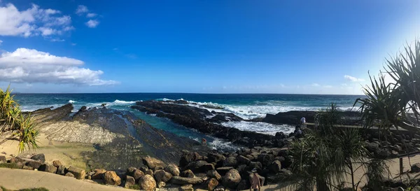 Széles Panoráma Szörfözés Hullámok Összeomlik Strand Snapper Sziklák Coolangatta Gold — Stock Fotó