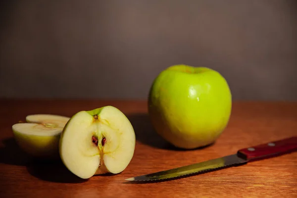 Maçã Verde Escura Comida Maçã Cortada — Fotografia de Stock