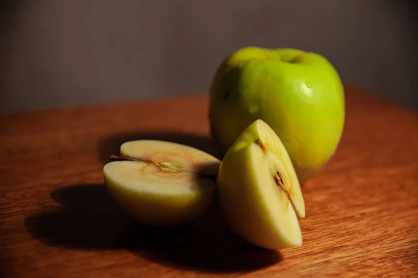 Maçã Verde Escura Comida Maçã Cortada — Fotografia de Stock