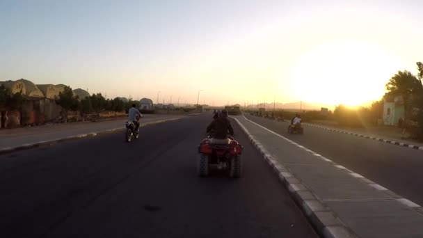 Woman on an ATV in the Egyptian desert — Stock Video