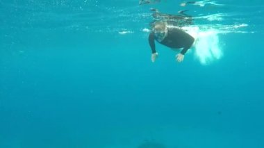 genç adam Snorkeling.