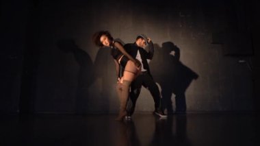 Profesyonel funk dansçılarının düeti