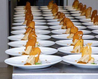 Yeni moda Fransız foie gras 'sı kraker tabağında