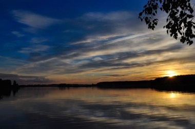 Volga Nehri 'nde güzel bir gün batımı