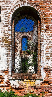 Eski tapınağın harap eski binası