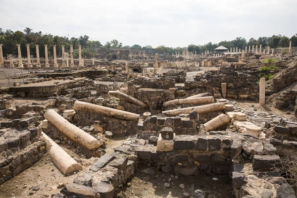 Руины амфитеатра в древнем римском городе . — стоковое фото
