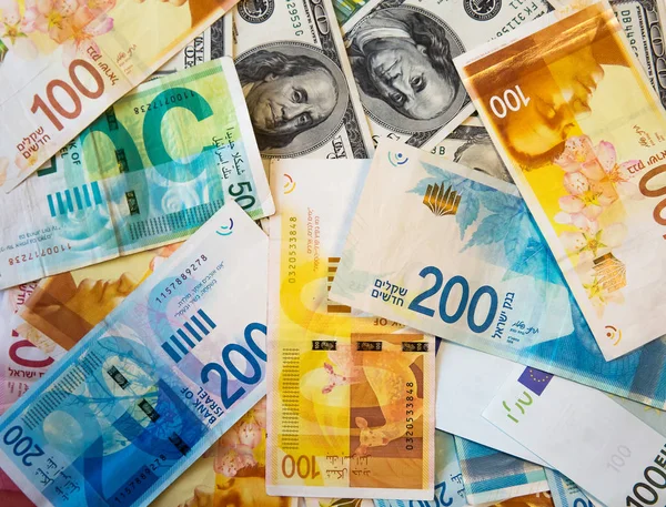 Währung auf dem Tisch. Stockbild