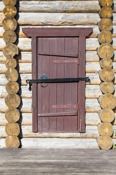 bir kale, tarihi miras, halk ile ahşap eski kapılar