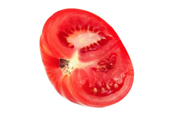 白い隔離された背景に赤いトマトの切断部分 — ストック写真