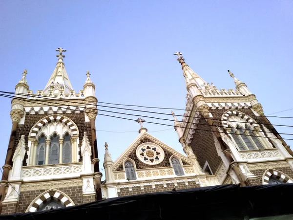 Setembro 2014, Igreja Mount Mary, Bandra, Mumbai, Índia, Vista da Basílica de Nossa Senhora do Monte (Igreja Mount Mary), durante o dia, uma Basílica Católica Romana localizada em Bandra, Mumbai, Índia . — Fotografia de Stock