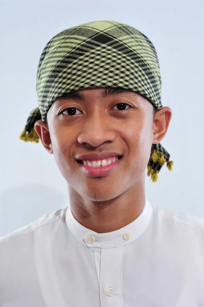 Retrato de sonriente hombre musulmán asiático que le da la bienvenida —  Fotos de Stock