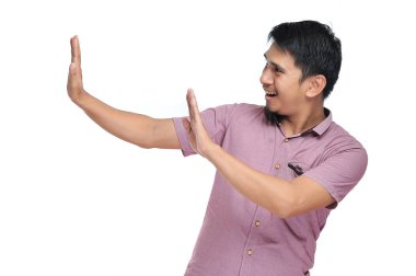 Yakışıklı genç Asyalı adam inkar, önermeyi reddeden, reddeden