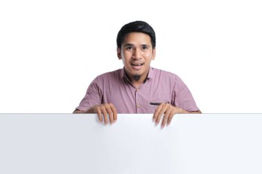 Nice Mutlu erkek Gülümseyen Ve Boş Bir Plaket Holding