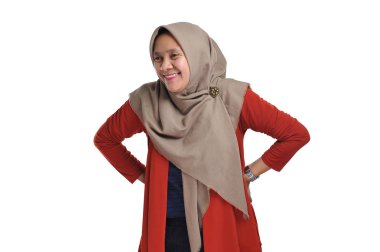 Güzel Asyalı kahkahaları beyazlar üzerinde