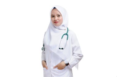 Mutlu Asyalı kadın Müslüman hemşire veya doktor, gülümsüyor.