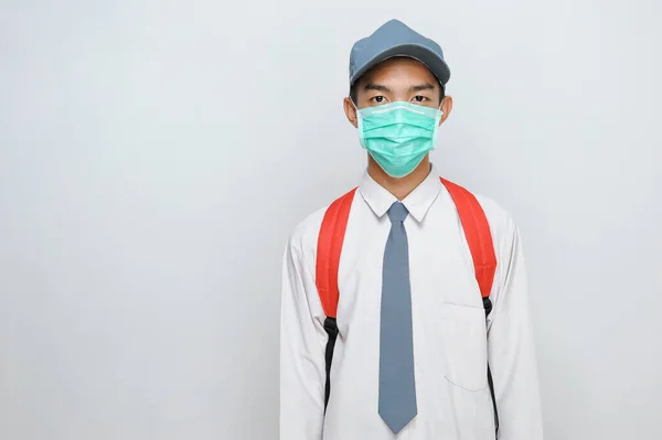 Estudante Sênior Indonésio Vestindo Uniforme Máscara Facial Proteção Contra Coronavírus — Fotografia de Stock