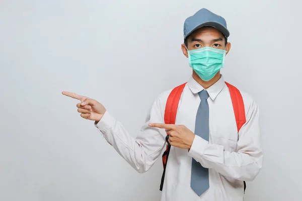 Indonéský Senior Student Nosit Uniformu Ochrannou Masku Obličeje Proti Koronaviru — Stock fotografie