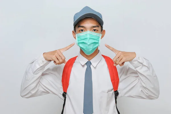 Estudante Sênior Indonésio Vestindo Uniforme Máscara Facial Proteção Contra Coronavírus — Fotografia de Stock