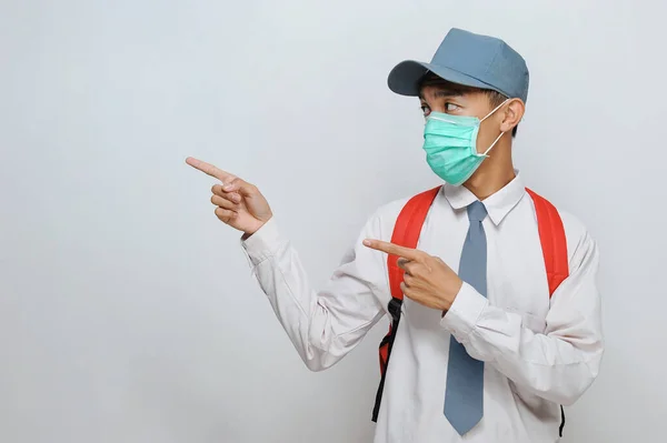 Estudante Sênior Indonésio Vestindo Uniforme Máscara Facial Proteção Contra Coronavírus — Fotografia de Stock