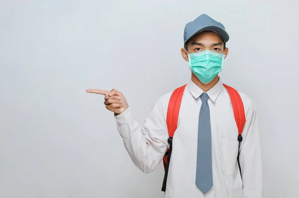 Estudante Sênior Indonésio Vestindo Uniforme Máscara Facial Proteção Contra Coronavírus — Fotografia de Stock