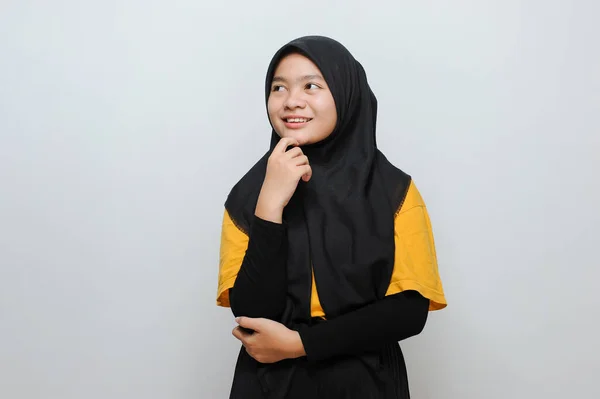 Portrait Cute Young Asian Muslim Woman Smiling Looking Copy Space — Stock Photo, Image