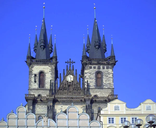 Prag'da Tyn Kilisesi ile Old Town Square, Çek Cumhuriyeti'nin başkenti Sunset Cityscape, Prag, Avrupa. Staromestska Meydanı. — Stok fotoğraf