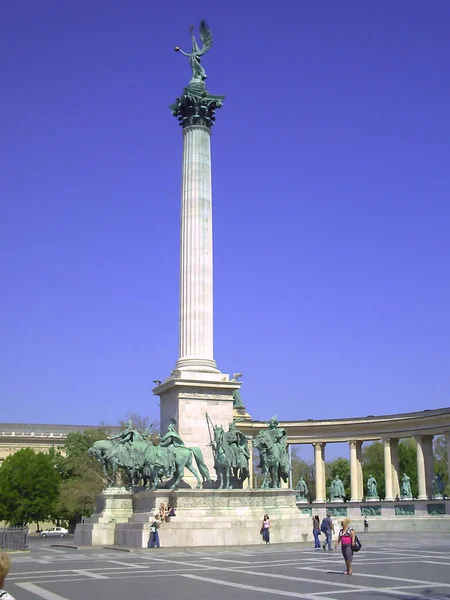 Millennium monument på Hjältarnas torg i Budapest, Ungern — Stockfoto