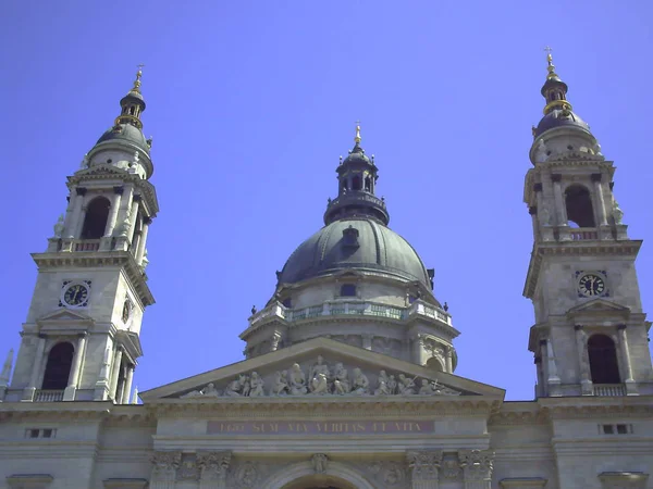 Basilique St. Istvan (St. Stephen's) à Budapest, Hongrie. La basilique Saint-Istvan est l'un des endroits les plus populaires parmi les touristes — Photo