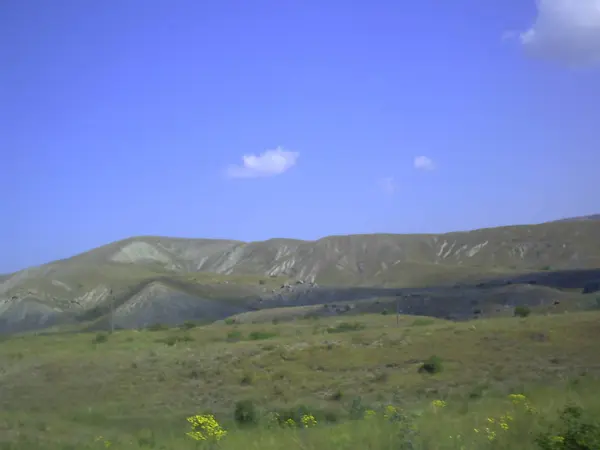 Kırım'da yeşil vadi. — Stok fotoğraf