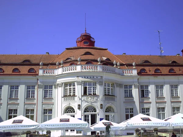 Karlovy Vary (Carlsbad) is het meest bezochte kuuroord in Tsjechië. — Stockfoto