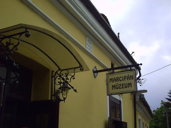 Schild an der Fassade des Marzipanmuseums in szentendre — Stockfoto