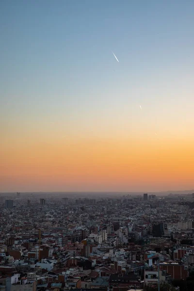 Uitzicht op de stad Barcelona en de Middellandse Zee — Stockfoto