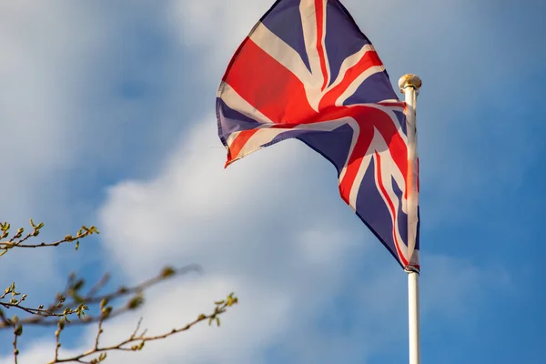 Bandera del Reino Unido ondeando en el viento — Foto de Stock
