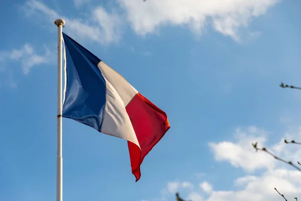 Bandera de Francia ondeando en el viento —  Fotos de Stock