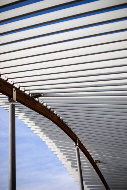 Terrassa kamu parkta tasarım metal güneş gölge yapısı
