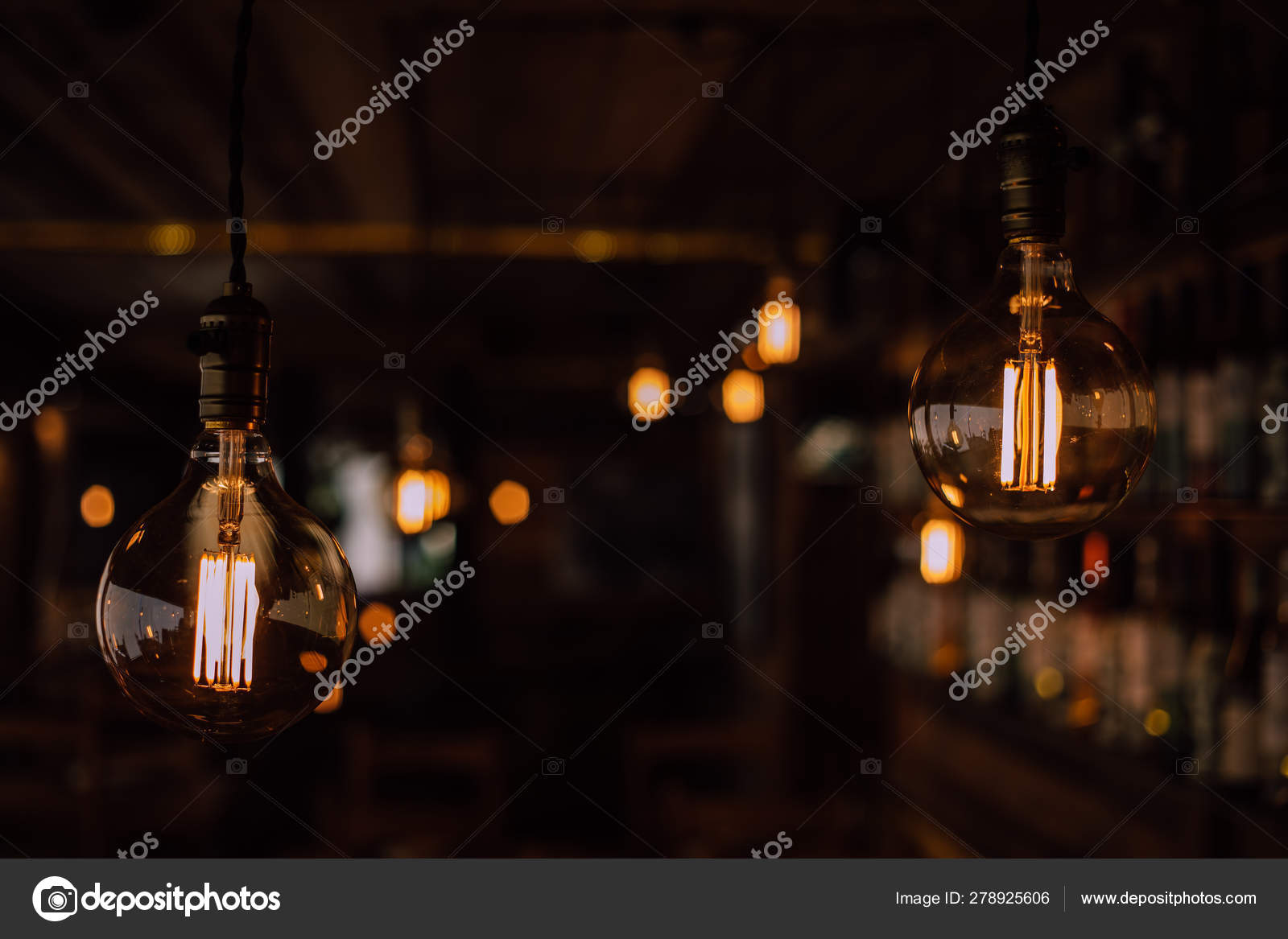  лампочка крупным планом с темным фоном стоковое фото ©gabriel .