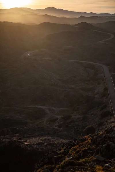 Pôr do sol e uma vista curva da estrada em Cap de Creus, Catalunha — Fotografia de Stock
