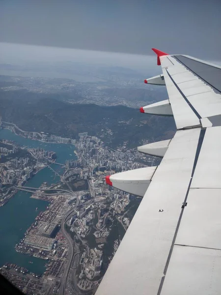 Vue aérienne depuis un avion de son aile — Photo