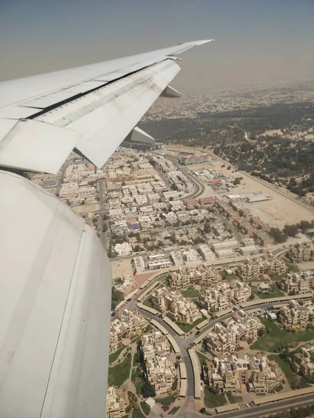 Vista aérea desde un avión de su ala — Foto de Stock