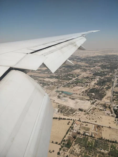 Vista aérea desde un avión de su ala — Foto de Stock